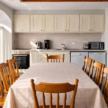Aran View Homes Doolin - The Courtyard House - Sleeps 9 Knockfin Cross Roads