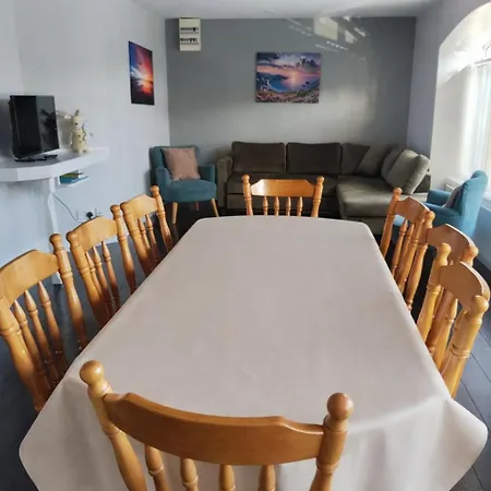 Aran View Homes Doolin - The Courtyard House - Sleeps 9 * Knockfin Cross Roads